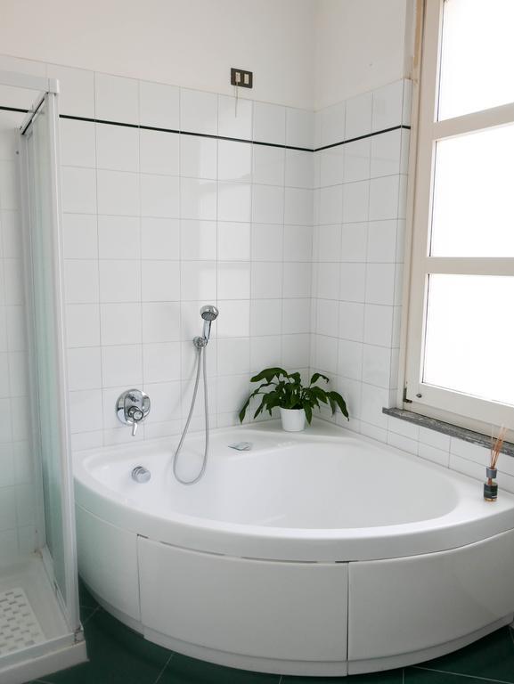 Guesthouse Flora โลดิ ภายนอก รูปภาพ